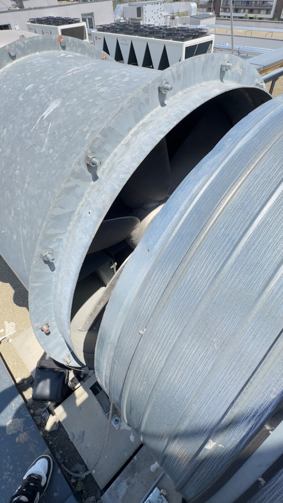 Gépi ventilátor és légcsatorna csatlakozása