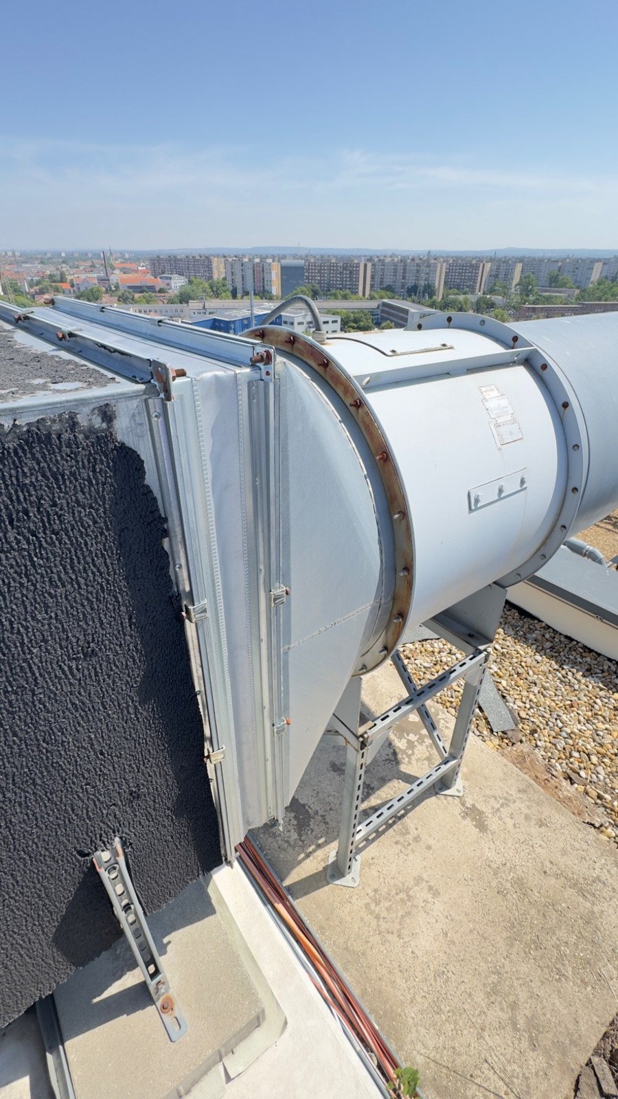 Tetőre telepített gépi füstelvezető ventilátor